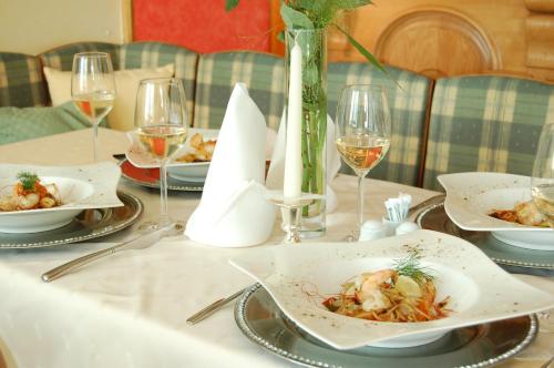 Comida en o cerca de este hotel