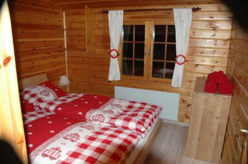 מיטה או מיטות בחדר ב-Chalet le Verger