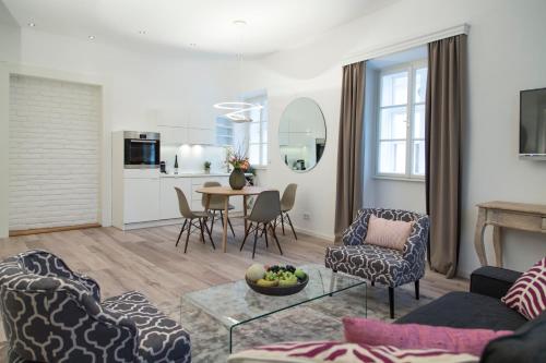 a living room with a couch and a table at Smile Apartments zum Goldenen Hirschen in Krems an der Donau