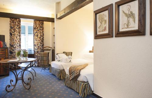 a hotel room with a bed and a table at La Meridiana ReIais & Chateaux in Garlenda