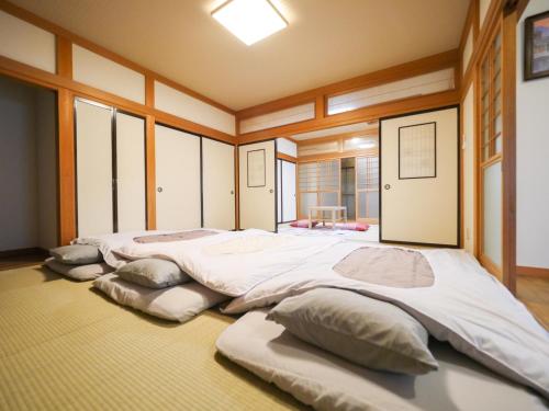 a large bed in a room with large windows at 雪の宿 in Numata
