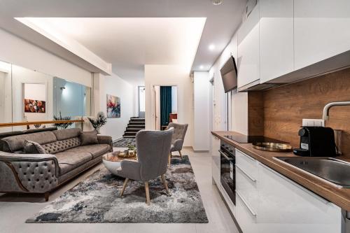 Elegant 3BDR-2BATH APT-prime location