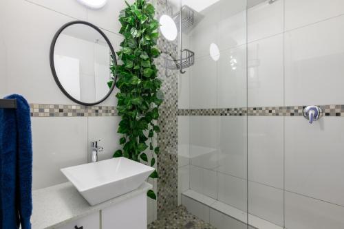 a bathroom with a sink and a mirror at Chakas Cove in Ballito