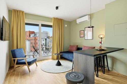 Premium Apartments with Air Conditioning - doverys yard