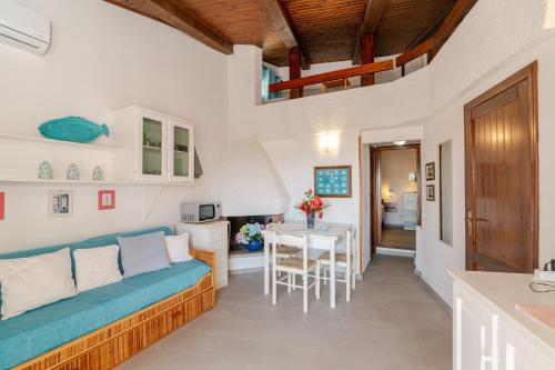a living room with a couch and a table at Trilocale Taverna 80 mt spiaggia in Porto Taverna