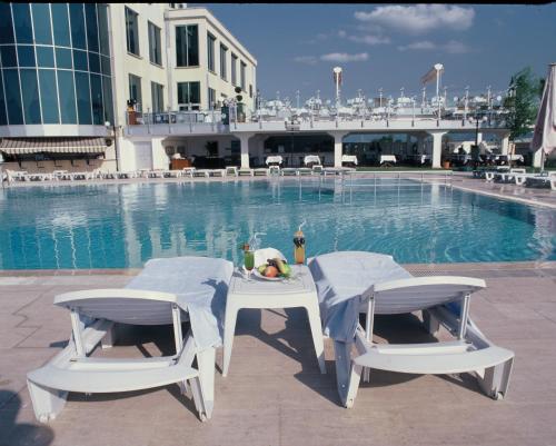 Der Swimmingpool an oder in der Nähe von EmexOtel Kocaeli