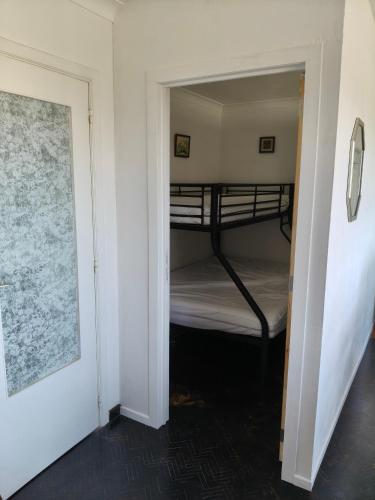 a hallway with two bunk beds in a room at Residentie Aldis met 1 slaapkamer in Ostend