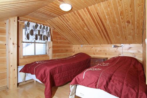 En eller flere senge i et værelse på Messilä Camping