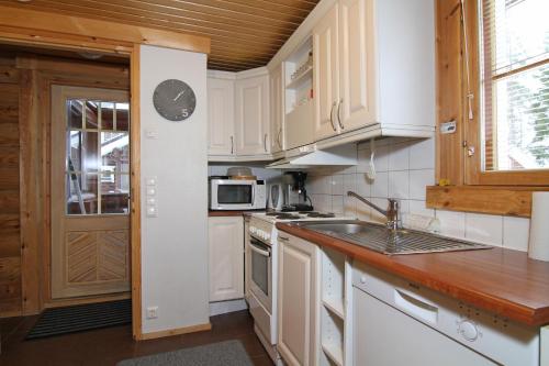 Una cocina o zona de cocina en Messilä Camping