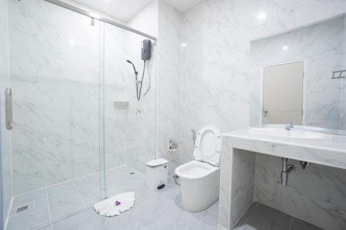 a bathroom with a toilet and a sink and a shower at PP Garden Home in Sathani Lat Krabang