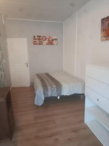 a small bedroom with a bed and a dresser at Escapade proche de l'estuaire in Valeyrac