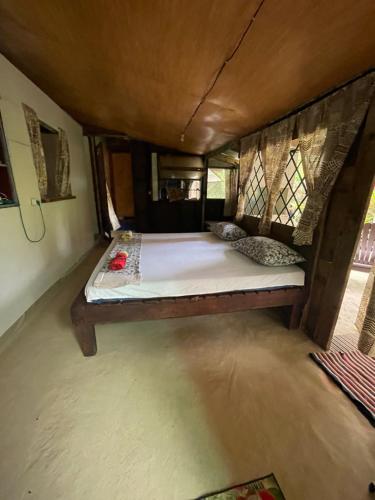 a bedroom with a bed in a room at FARE Tatahi in Parea