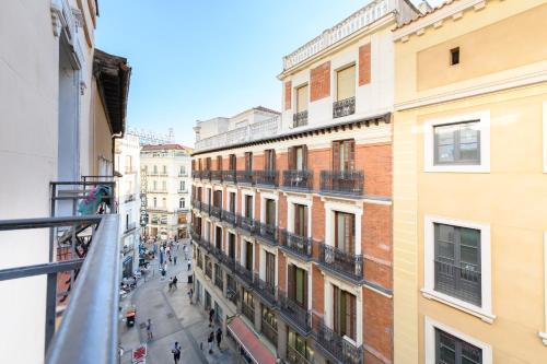 TET263D - Piso de 2 dormitorios y terraza en el Centro de Madrid - Alquiler temporal