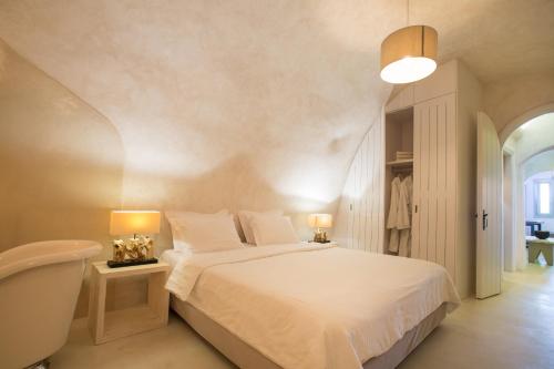 Postel nebo postele na pokoji v ubytování The Dream Santorini
