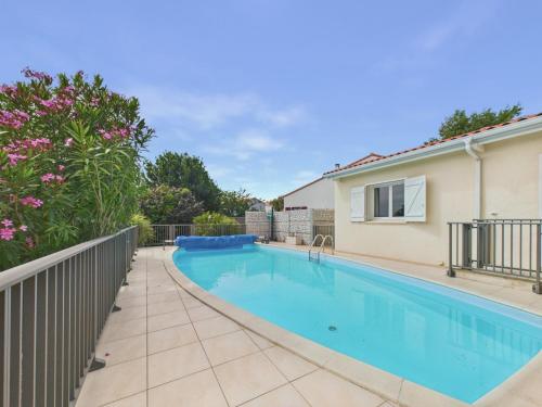 Piscine, jardin et barbecue, maison pour 8