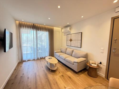 2BR Apartment Glyfada Near Beach & Parking