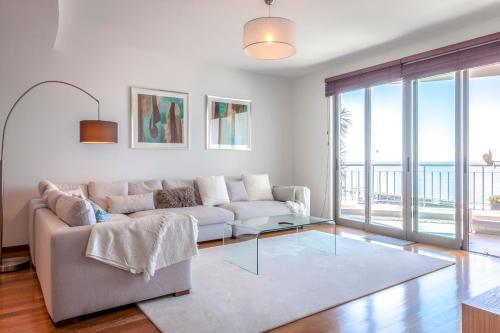 The Seaside Apartment by LovelyStay