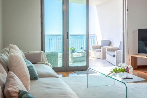 The Seaside Apartment by LovelyStay