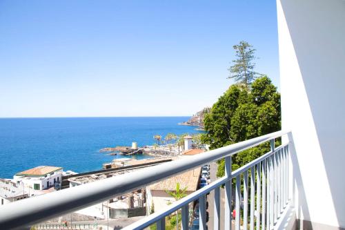 The Seaside Apartment by LovelyStay