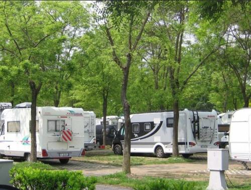 a group of rvs parked in a parking lot at Pop Up Village in Villasanta