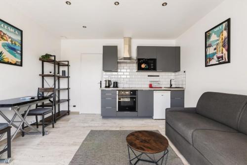 Modern studio with a balcony - Comfort & Peace
