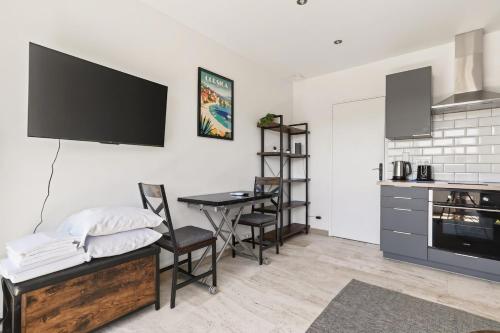 Modern studio with a balcony - Comfort & Peace