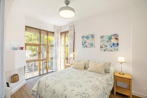 a bedroom with a bed and a large window at vv Mirador Al Mar in El Paso