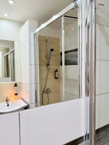 a bathroom with a shower and a sink at Pokoje Gościnne in Kołobrzeg