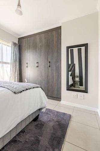 a bedroom with a large bed and a mirror at Above Cozy Corner Amsterdam in Northriding