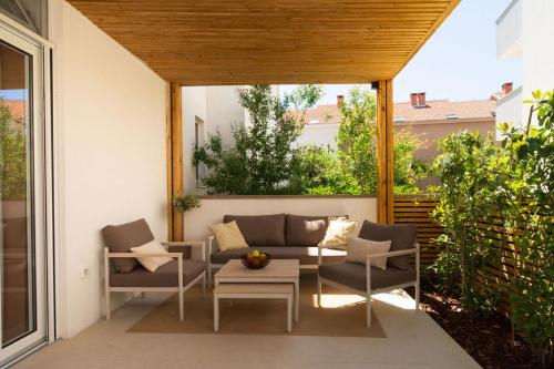 Wims - Romantic studio with private jacuzzi, garden & parking