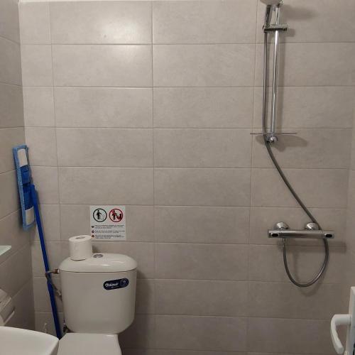 a small bathroom with a toilet and a shower at ANNA MARIA Studios in Potos