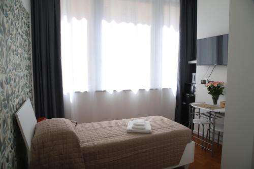 a small bed in a room with a window at La Torretta in Savona