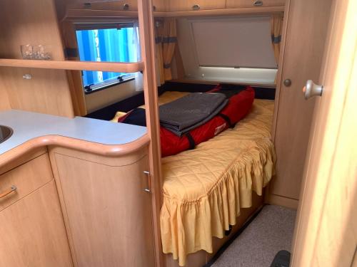 a small room with a bed in a small room at Hobby De Luxe Caravan in Copenhagen