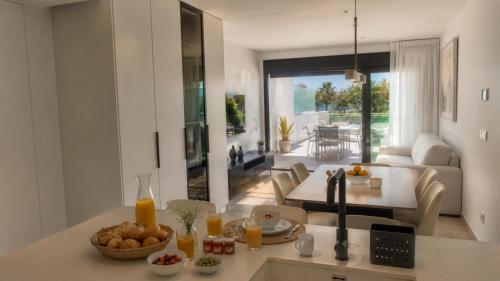 Apartamento Albamar Classico en Dénia, con piscina, vistas al mar y acceso directo la playa by Family Homes Rentals