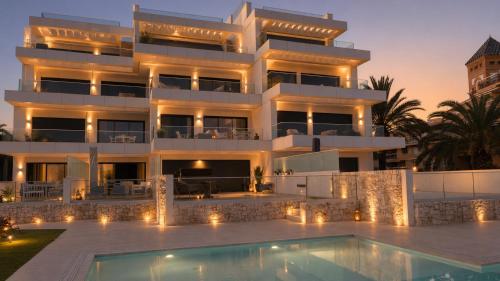 Apartamento Albamar Classico en Dénia, con piscina, vistas al mar y acceso directo la playa by Family Homes Rentals