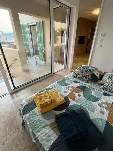 Lovely apartment in Vieux-Nice with Terrace, Garden and AC - 10 min to beaches and Promenade des Anglais
