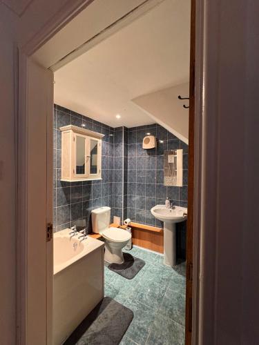 a bathroom with a toilet and a sink at Cosy 2 Story Home Leicester City Centre in Leicester