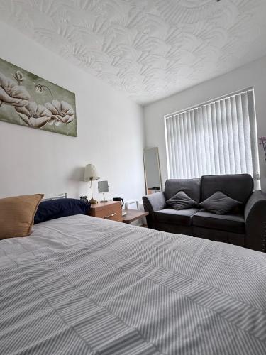 a bedroom with a bed and a couch at Dream easy in Birmingham