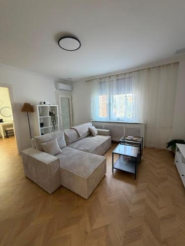 Neu renoviertes Apartment nahe Flughafen Wien Schwechat I mit Parkplatz & 2 Schlafzimmer