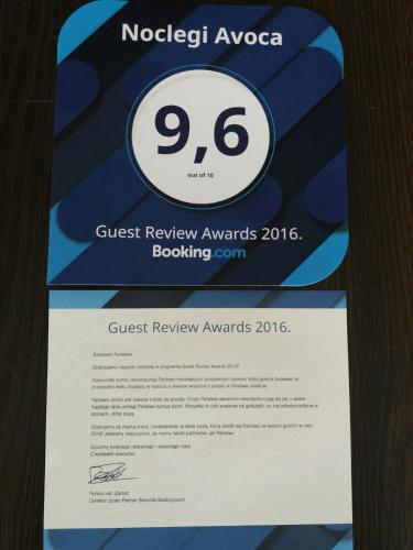 a sign for a guest review awards at Noclegi Avoca in Pyrzowice
