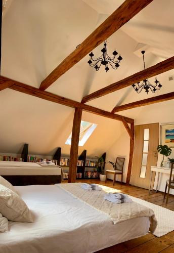 a bedroom with a large white bed in a room at Żuławski Dom in Nowy Dwór Gdański