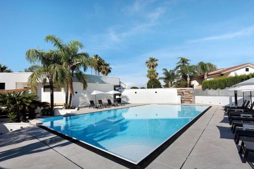 Marina Living Rooms and Pool