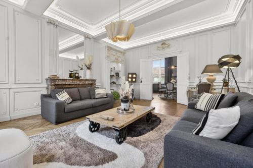 a living room with two couches and a coffee table at 41 Maufoux By Bruno Colin - Parenthèse Élégante à Beaune in Beaune