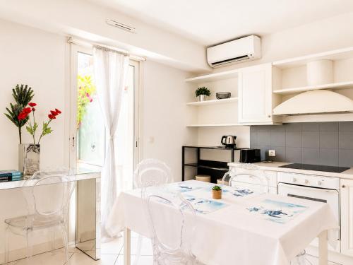 Beachfront apartment in Menton