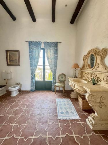 a bathroom with a tub and a toilet and a window at Palacio de Montellano in Montellano