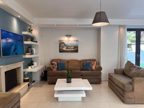 Glyfada Garden Retreat 2 Bedroom Terrace Apartment