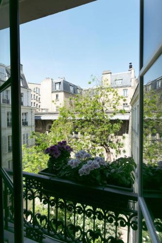 The Parisian Library