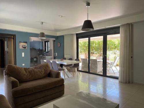 Glyfada Garden Retreat 2 Bedroom Terrace Apartment