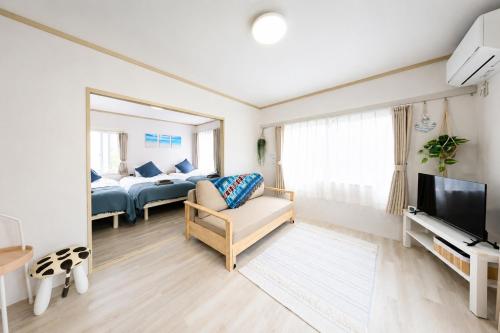 a living room with a couch and a mirror at Shonan Beach&Sun in Chigasaki