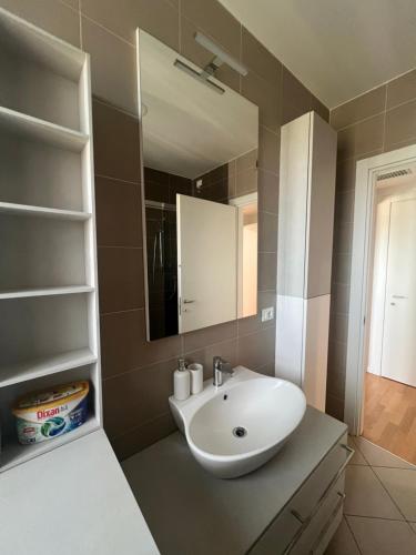 Milan Skyline Apartment - A 22nd-Floor